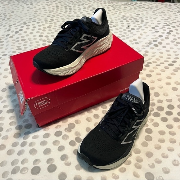 New Balance Women’s Fresh Foam X 880v14 Black with Sea Salt and Silver Metallic - Picture 2 of 16